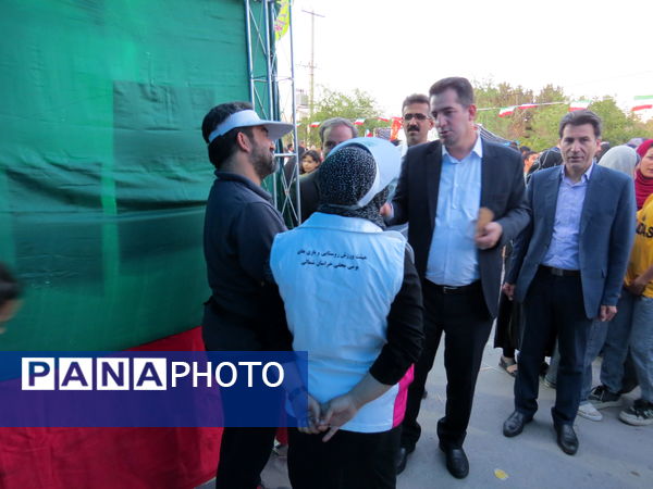 بازدید مدیرکل آموزش پرورش استان خراسان شمالی از غرفه‌های غدیرخم در بجنورد