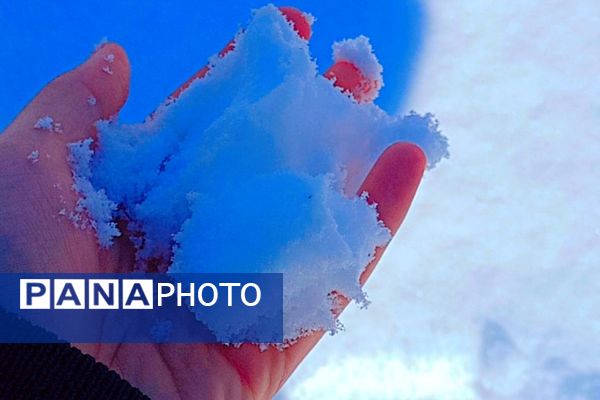 بارش باران و برف زمستانی در روستای کینک