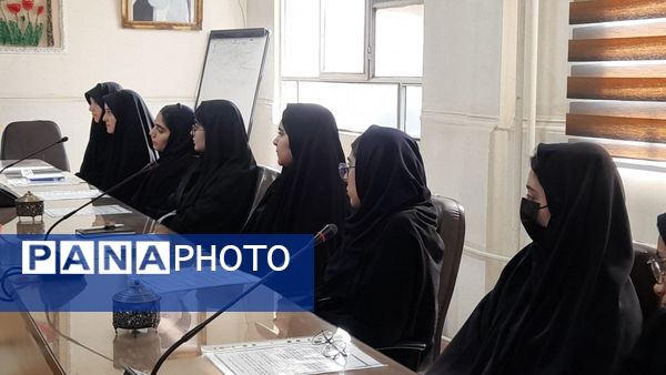 برگزاری اولین جلسه همیاران مشاور دبیرستان شاهد عصمت ناحیه۳ کرج در سال تحصیلی جدید 