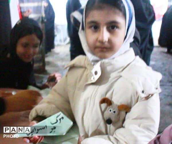 غرفه هنری هنرجویان هنرستان شهید سادلجی کبودرآهنگ به یاد دختران شهید شجره طیبه 