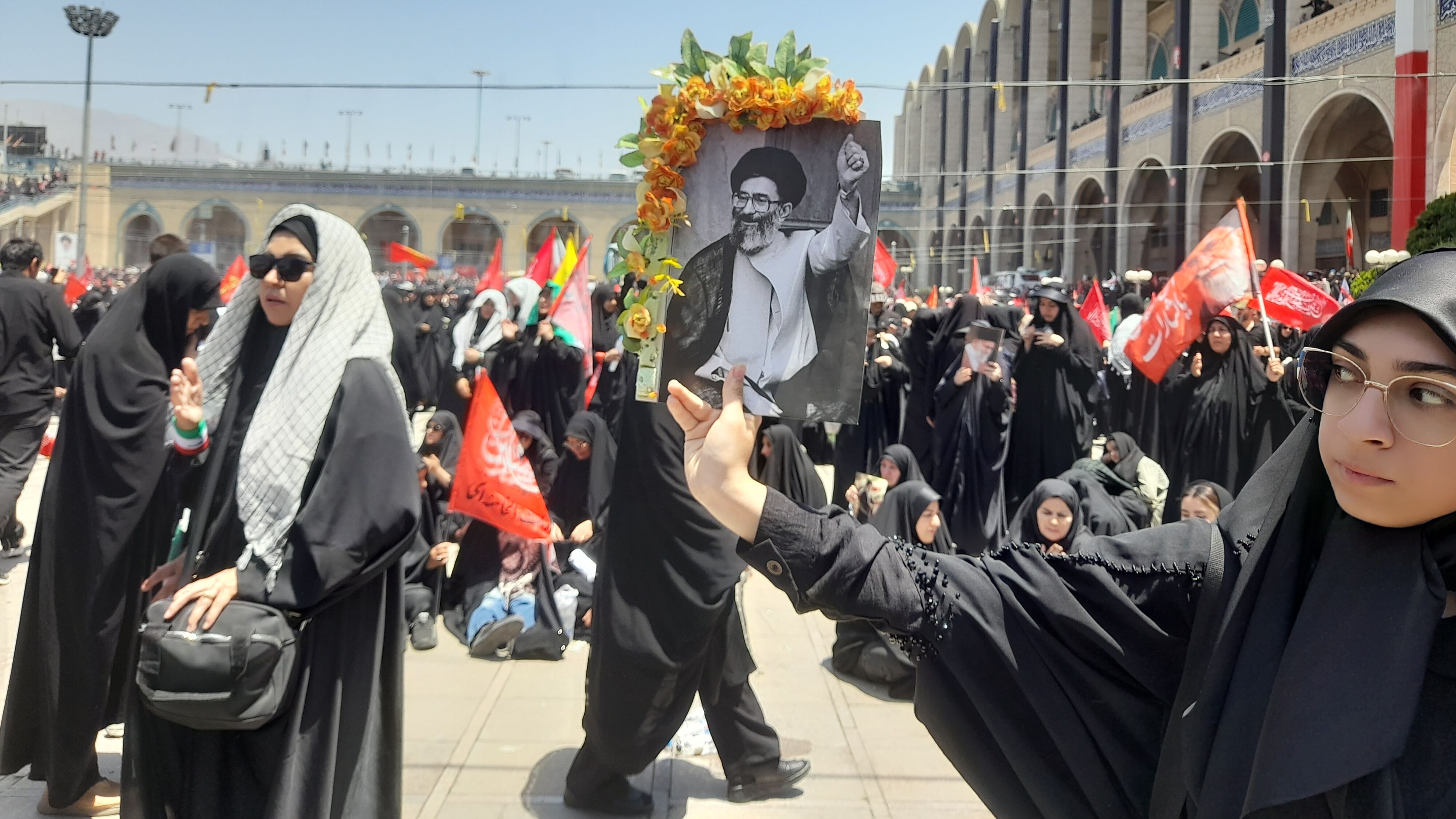  نمایشِ اقتدار در تشییعِ رهبر شهید