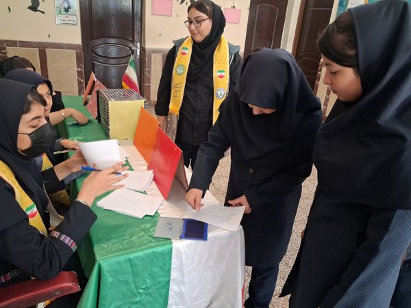 میزبانی پیشتازان مدرسه شهید مدرس در انتخابات شورای دانش‌آموزی