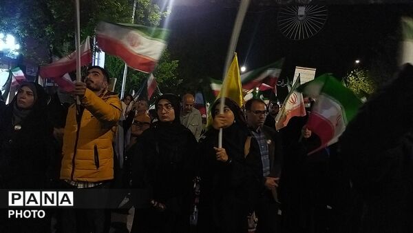 دختران نیشابوری در صف اول تجمعات-۳