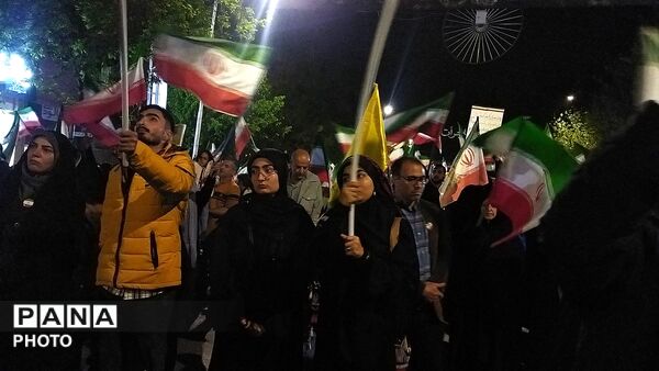 دختران نیشابوری در صف اول تجمعات-۳