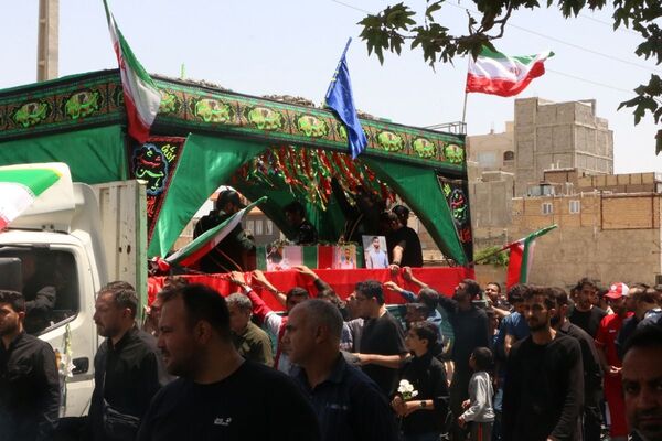 مراسم تشییع پیکر مطهر شهیدان حسن شریفی  و  محمد شاهوردی در ملارد  برگزار شد