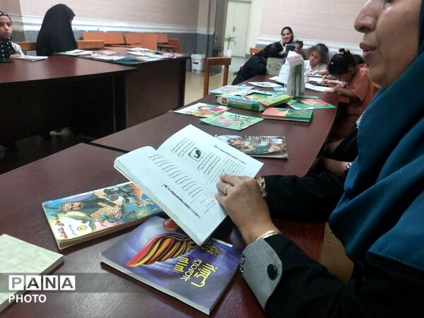 برگزاری نشست «خانواده کتاب‌خوان» در کتابخانه الزهرا(س) حاجی‌آباد