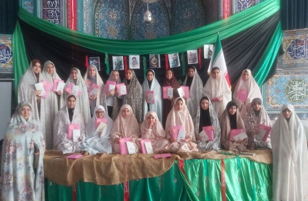 خلوت دی‌ماهی و پرواز هویتی