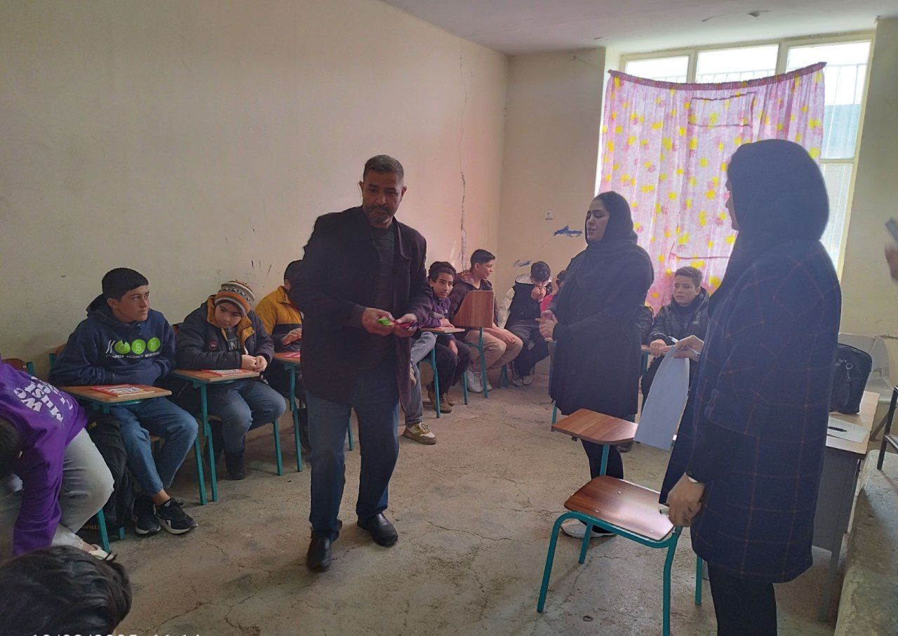 کارگاه آسیب‌شناسی موارد خاص در دبیرستان شهید مصطفی خمینی شیروان