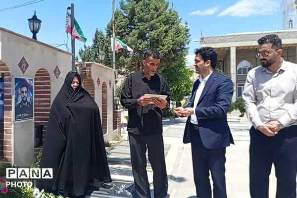 غبارروبی مزار شهدای آستان مقدس امام زاده‌حسن نسیم‌شهر