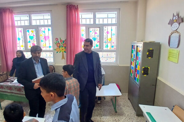 نشست نماینده آباده با مدیر آموزش و پرورش 
