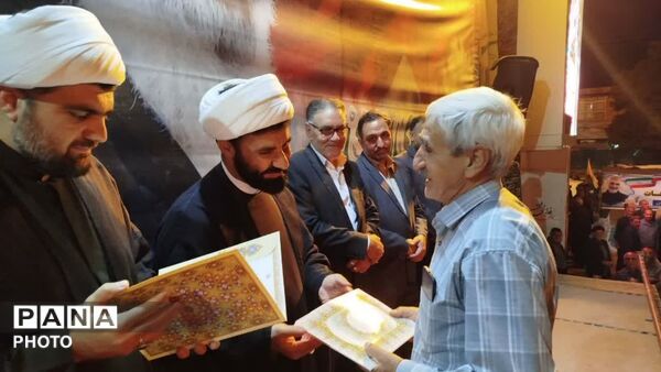 موج ۱۷۲ اجتماع شبانه مردم دلفان با تجلیل از ۲۲ خانواده آزاده