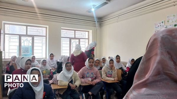 افتتاحیه کافه دخترانه «بابونه» در شهرکرد