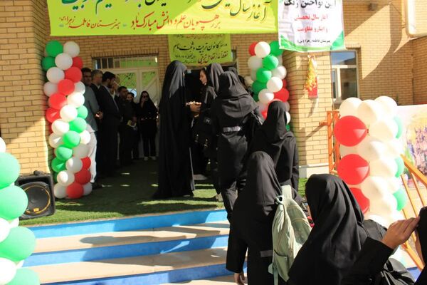 مراسم گرامیداشت هفته دفاع مقدس در هنرستان فاطمه‌الزهرا(س) گچساران