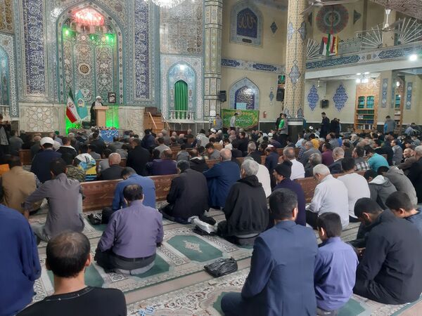 نماز عبادی سیاسی جمعه با حضور پرشور عموم مردم شهرستان ورامین