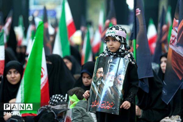 اجتماع بانوان انقلابی به مناسبت چهلم قائد امت و شهدای میناب در مسجد جمکران 