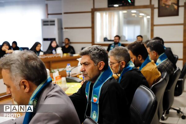 نشست هم‌اندیشی مسئولان دانش‌آموزی تهران با محور آموزش مربیان و مدیریت مصرف انرژی
