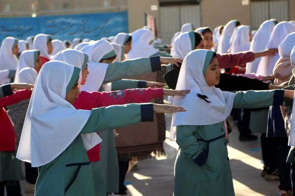 مراسم صبحگاه مهدوی در مدرسه شاهد نیک‌اندیشان