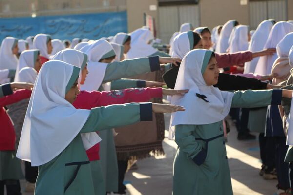 مراسم صبحگاه مهدوی در مدرسه شاهد نیک‌اندیشان