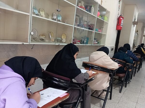 امتحانات نوبت اول در دبیرستان نمونه اندیشه 