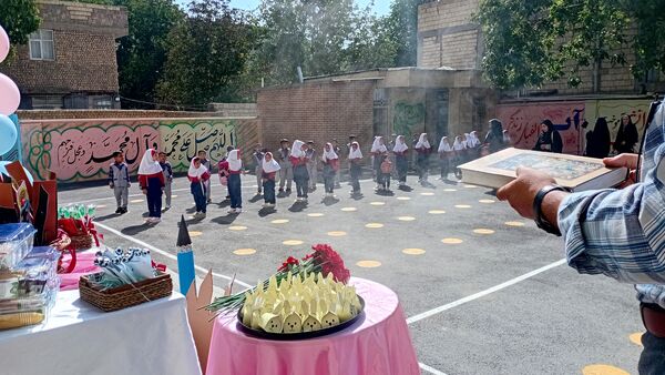 شکوفه‌های مهر در مارکده؛ دبستان سردار سلیمانی میزبان جشن جوانه‌ها