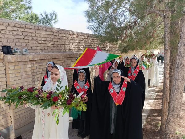 یاوران انقلاب در دبستان خدیجه کبری ابرکوه