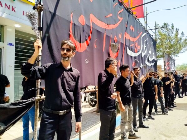 حماسه زنجیرزنی در فدافن؛ عزاداری دهه اول محرم با حضور پرشور جوانان