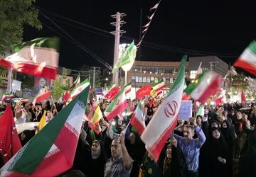 حماسه آفرینی مردم رجایی شهر در صد و یکمین شب از ایستادگی در سنگر خیابان 