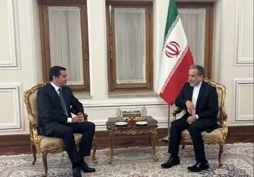 دیدار دستیار سیاست خارجی رئیس‌ جمهور آذربایجان با عراقچی