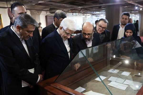  عارف:کتابخانه ملی می تواند نقش موثری در مقابله با توطئه ایران هراسی داشته باشد