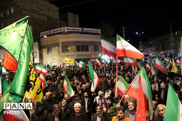 برپایی نماز استغاثه روبه‌روی مسجد جامع محمدشهر کرج