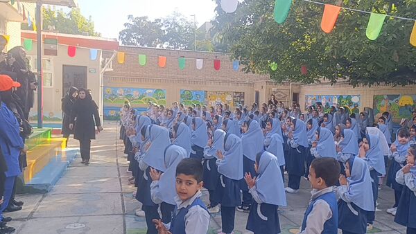 زنگ آغاز مهر در دبستان دخترانه مهر و ماه آشخانه 
