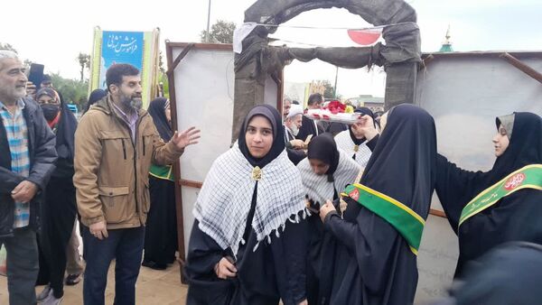 آیین بدرقه کاروان راهیان نور هنرستان بنت الزهرا هادی‌شهر 