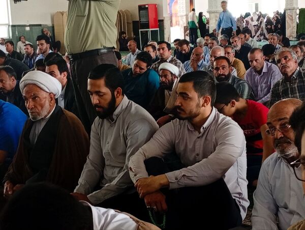 نماز جمعه‌ای با رنگ و بوی معلمی