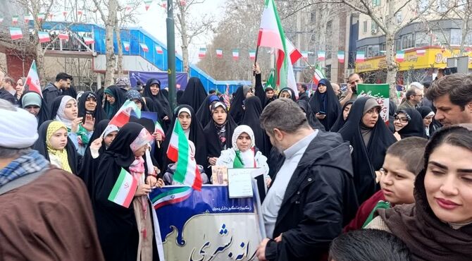 حضور پرشور دانش‌آموزان در راهپیمایی ۲۲ بهمن؛ جلوه‌ای از وحدت و همدلی ملت ایران