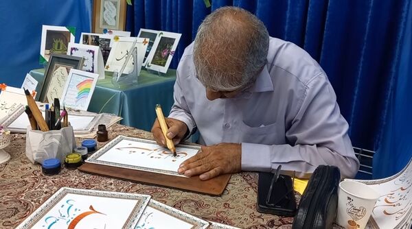 نمایشگاه دست سازه های هنری دختران آفتاب در دالقرآن سازمان فرهنگی شهرداری اسلامشهر