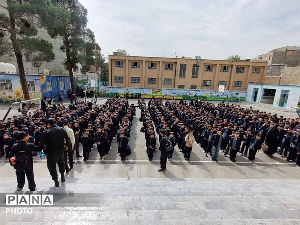 تجلیل از حافظان نظم و امنیت در دبستان فرهنگ شهرستان قدس 