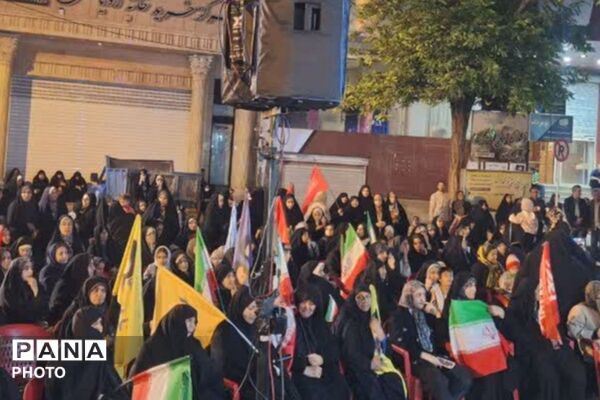 تجلیل مردمی از حماسه دفاع مقدس در فیروزکوه؛ حضور گسترده در سومین یادواره شهید گمنام