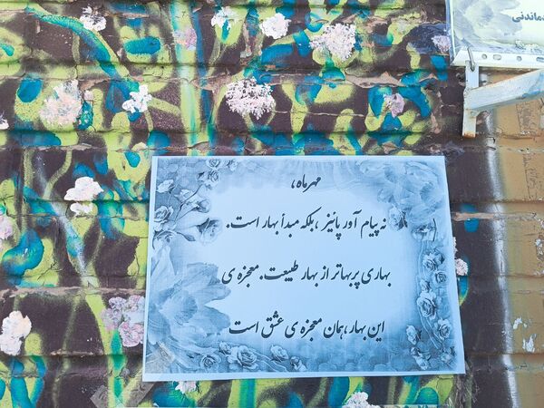 آغاز سال تحصیلی در دبیرستان نمونه زینب الکبری(س) قروه همراه با نواختن زنگ ایثار و مقاومت  