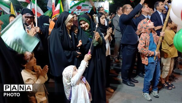 حضور دانش‌آموزان مدرسه دخترانه ریحانه در جشن عید غدیرخم