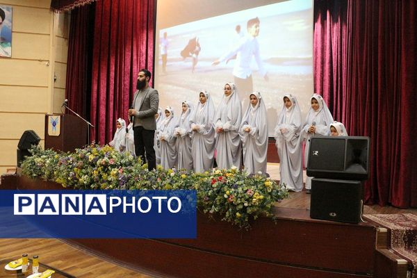 تجلیل از مقام مادر و گرامیداشت مقام حضرت فاطمه(س) در جشن روز مادر دانشگاه آزاد فیروزکوه