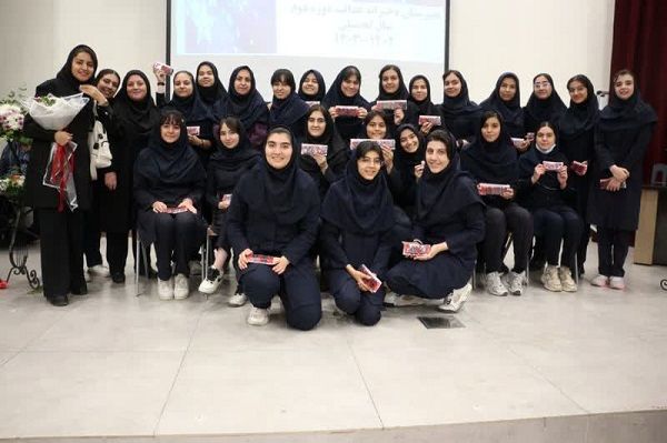 محیط ناآشنا برای هر نوجوانی چالش‌برانگیز است 