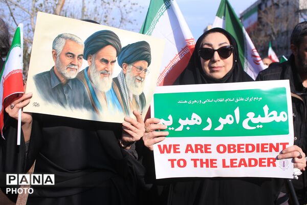 بیعت مردم تهران با سومین رهبر انقلاب