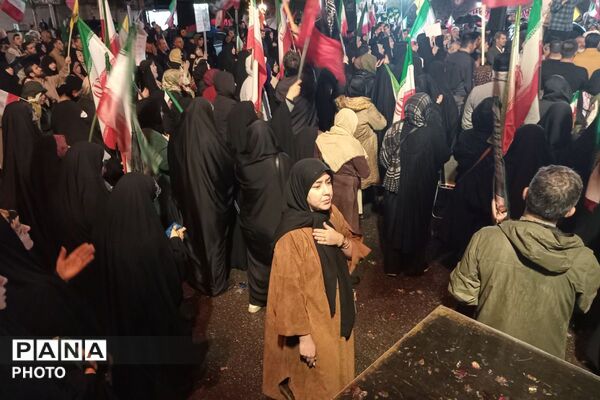 حضور مستمر و همدل مردم پردیس در تجمعات شبانه با وجود بارندگی