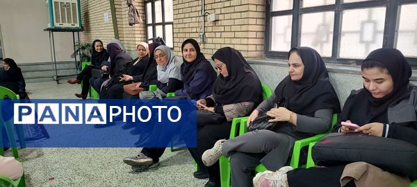 تقدیر از دانش آموزان برتر آموزشی  آموزشگاه دخترانه شهدای ۳۸ 