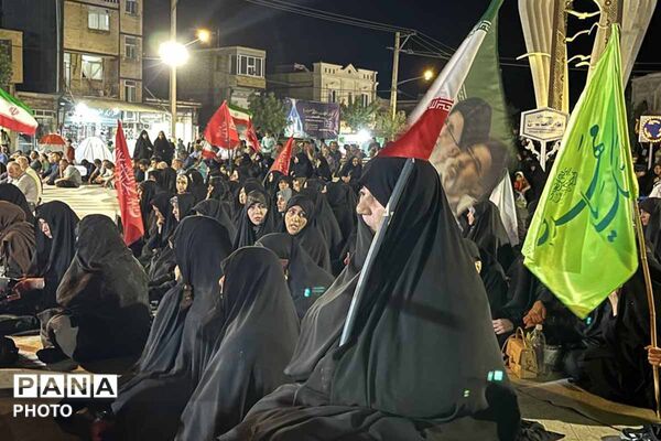 همزمان با شهادت امام حسن عسکری(ع)؛ مردم در چهلم رهبر شهید انقلاب به میدان آمدند
/2