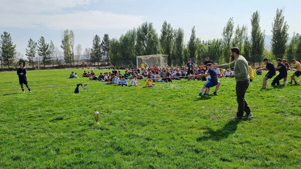 برگزاری آیین فعالیت‌های ورزشی درون مدرسه‌ای دبیرستان نمونه دولتی پژوهش آشخانه 