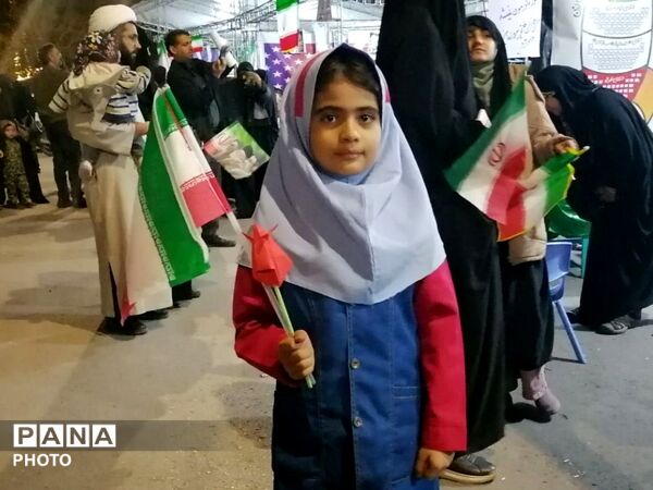 هم‌قدم با کودکان پایِ کارِ ایران