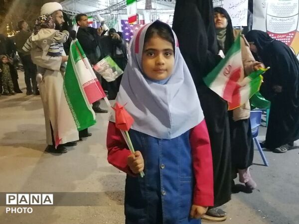 هم‌قدم با کودکان پایِ کارِ ایران