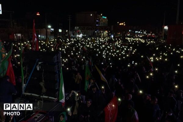 حضور جمعیت گسترده مردمی در یادبود شهادت امام خامنه‌ای