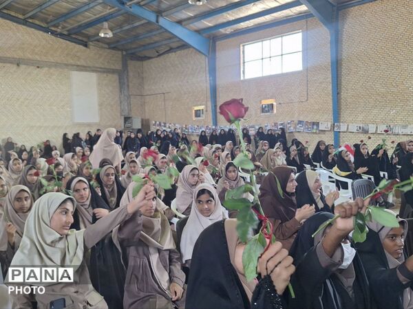 «مهر، ایثار و مقاومت» در مدارس منطقه سندرک